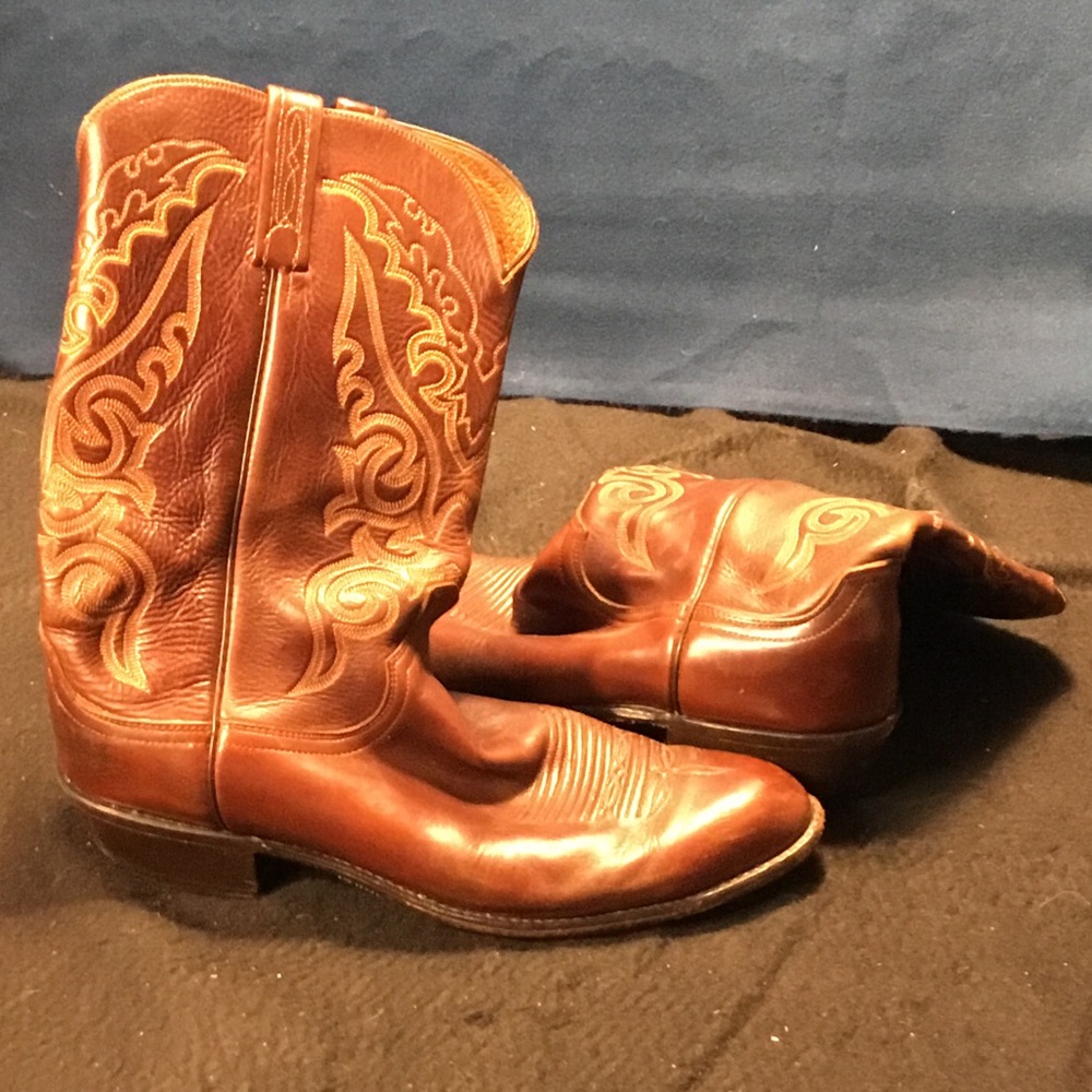 Lucchese Vintage “Buccaneer”
Style # N1531 R4
Chestnut brown
Men’s 13D